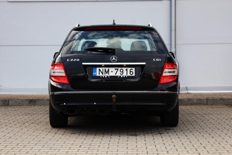 Mercedes-Benz - C220 - pic4