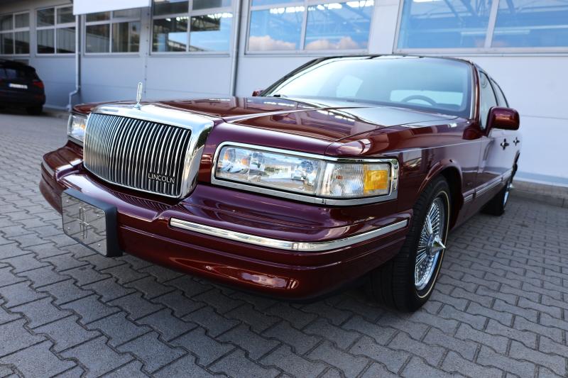 Lincoln - Town Car - pic2