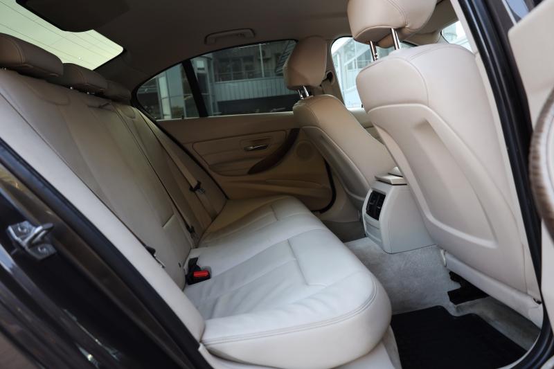 BMW - 320 - pic18