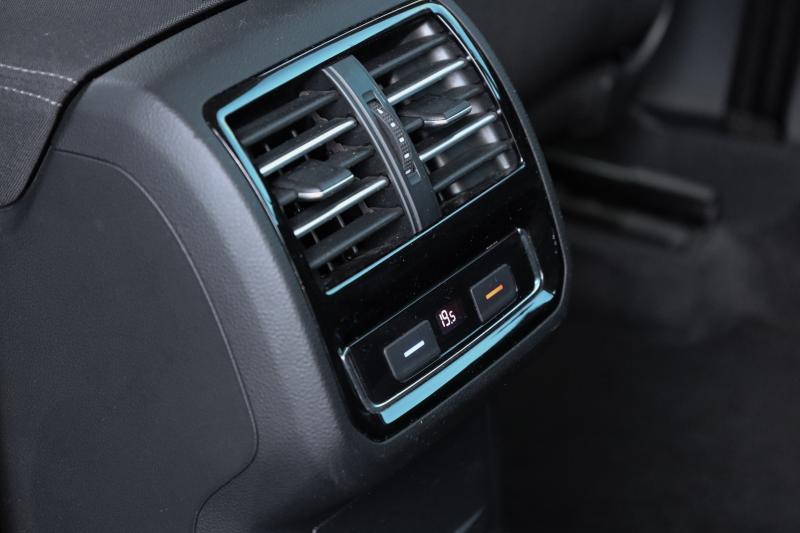 Volkswagen - Passat - pic15