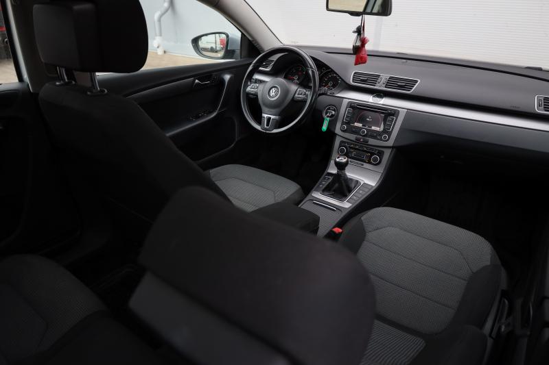 Volkswagen - Passat - pic19