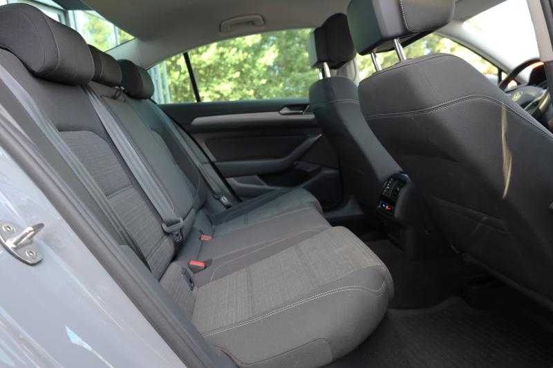Volkswagen - Passat - pic18