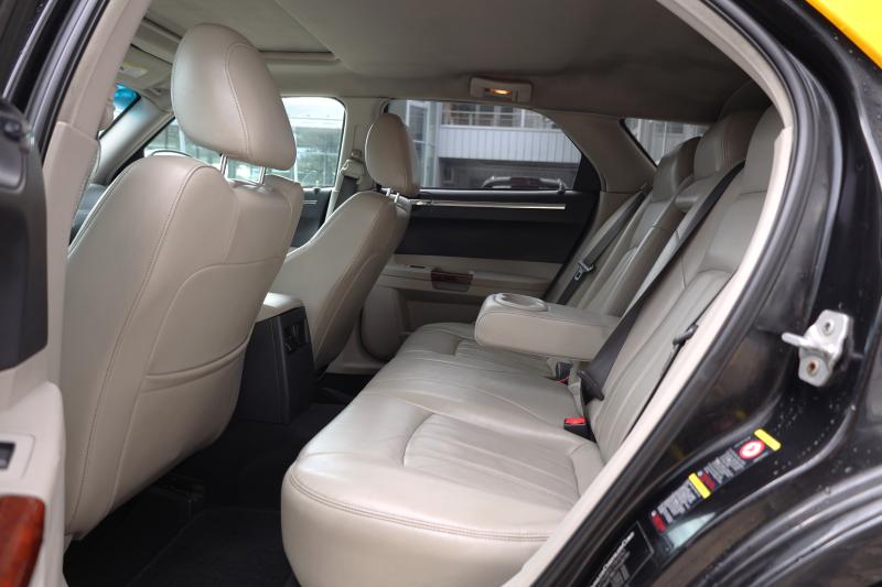 Chrysler - 300C - pic17