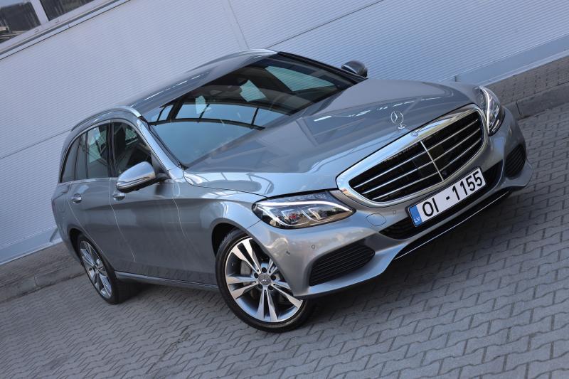 Mercedes-Benz - C350 - pic4
