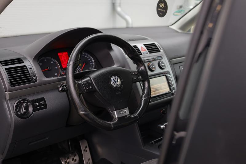 Volkswagen - Touran - pic8