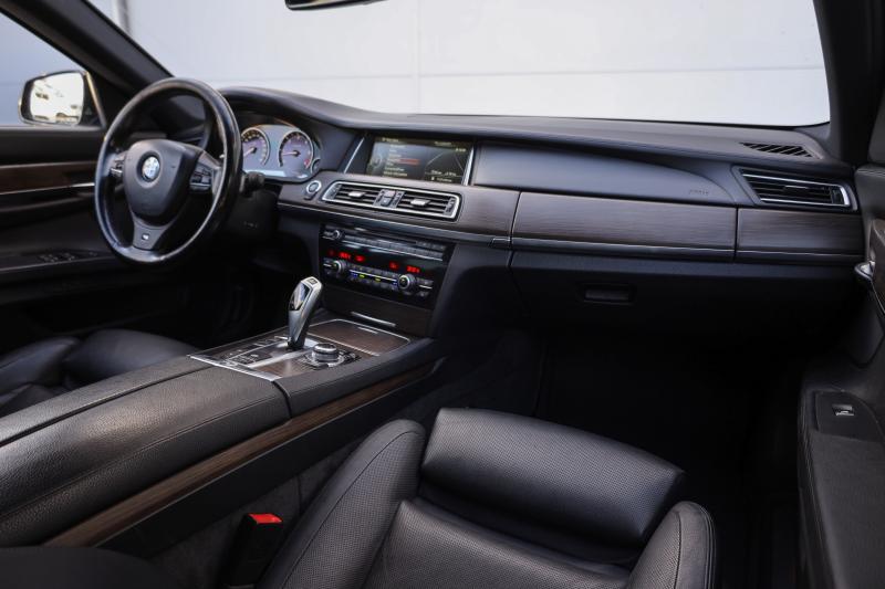 BMW - 740 - pic21