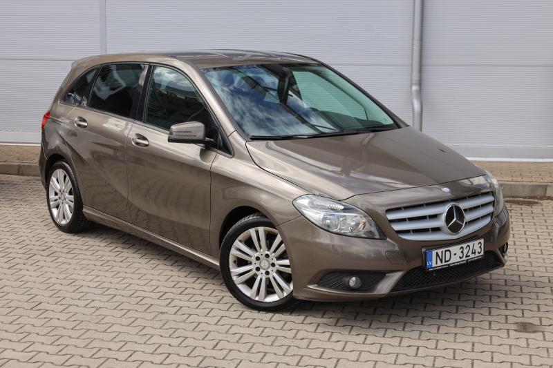 Mercedes-Benz - B180 - pic3