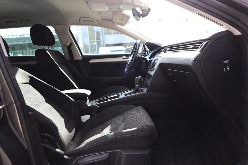 Volkswagen - Passat - pic12