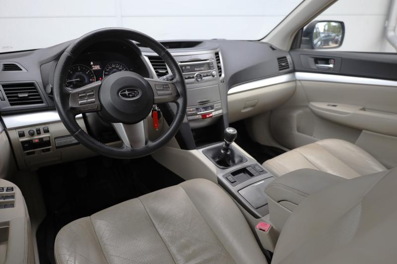 Subaru - Legacy - pic6