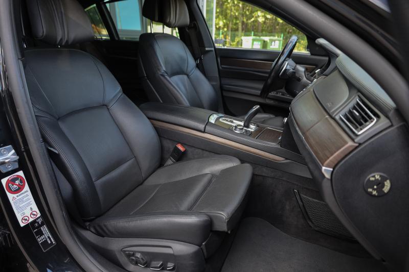 BMW - 740 - pic19