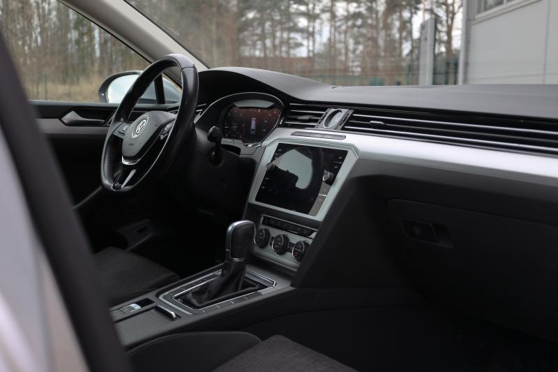 Volkswagen - Passat - pic8