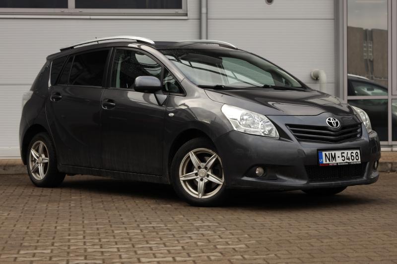 Toyota - Verso - pic2