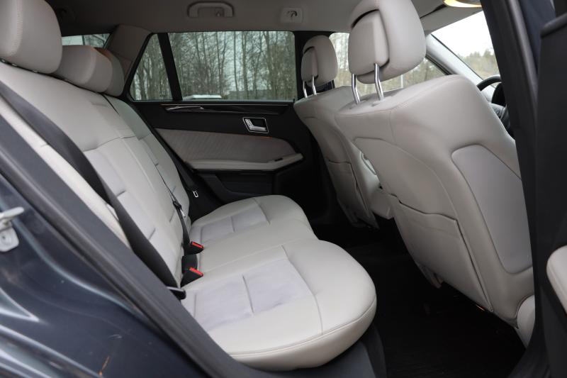 Mercedes-Benz - E200 - pic14