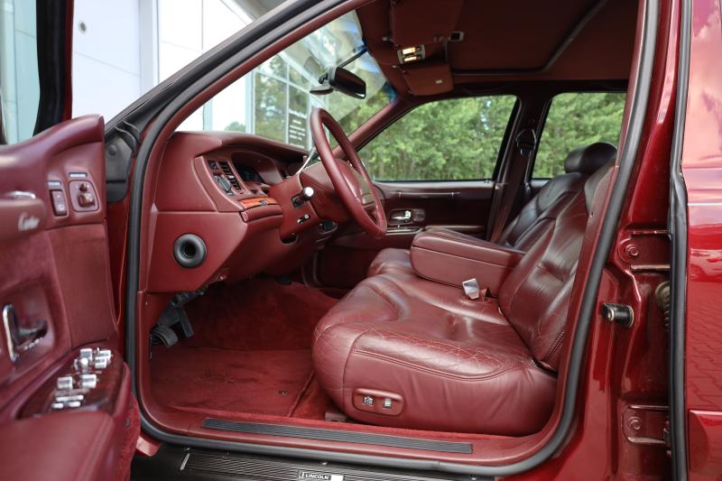 Lincoln - Town Car - pic17