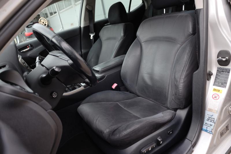 Lexus - IS 220 - pic11