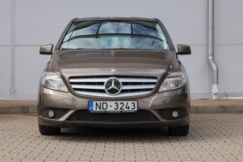 Mercedes-Benz - B180 - pic2