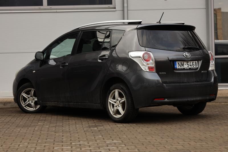 Toyota - Verso - pic3