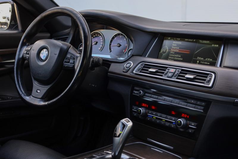 BMW - 740 - pic22