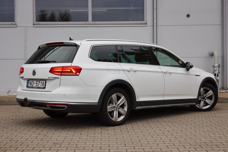 Volkswagen - Passat Alltrack - pic9
