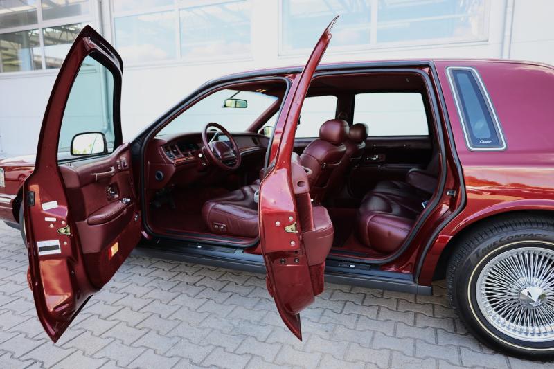 Lincoln - Town Car - pic12