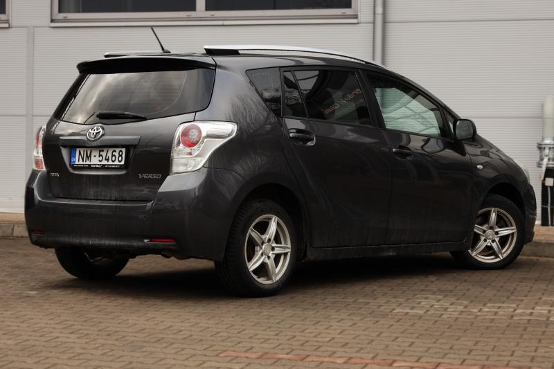 Toyota - Verso - pic4