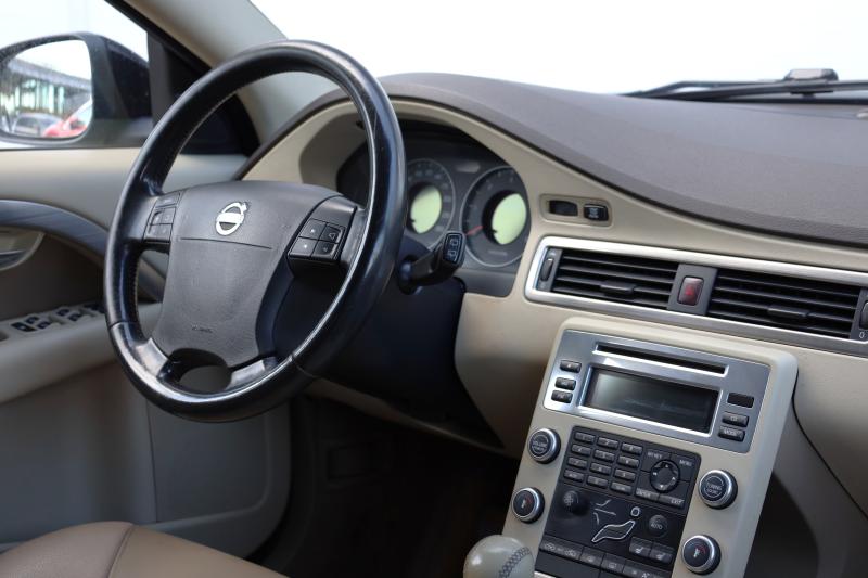 Volvo - V70 - pic9