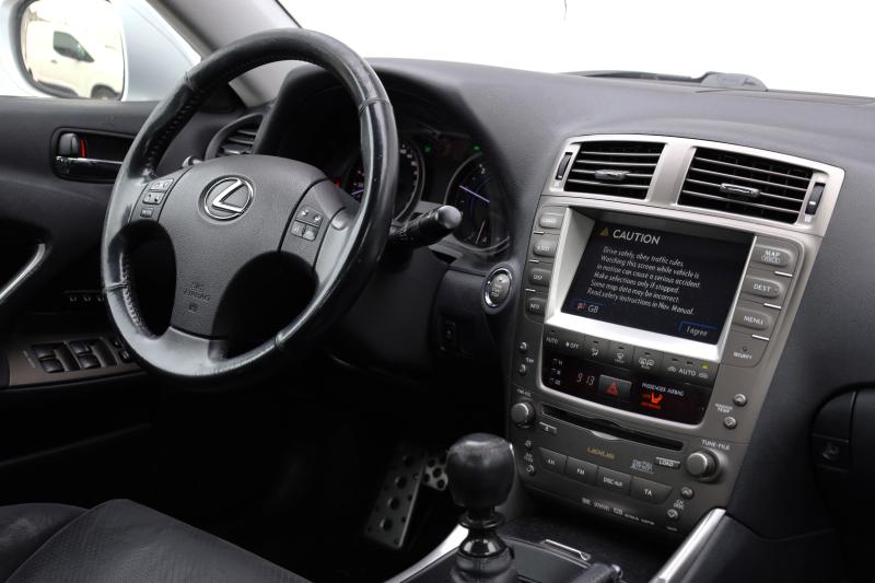 Lexus - IS 220 - pic13