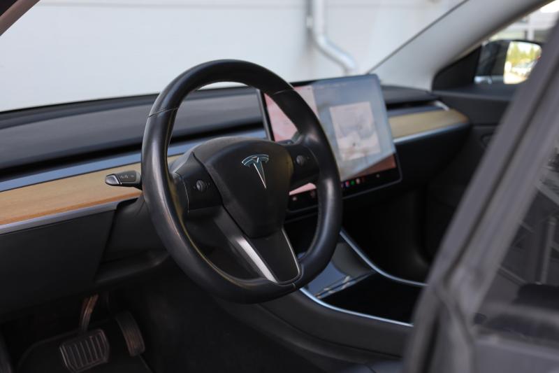 Tesla - Model 3 - pic8