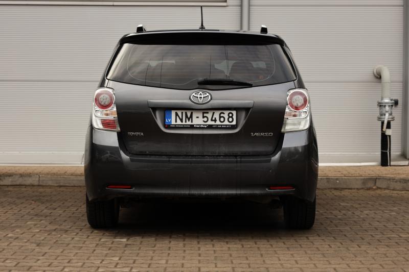 Toyota - Verso - pic5