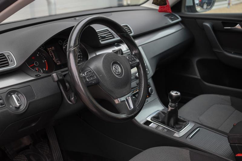 Volkswagen - Passat - pic8