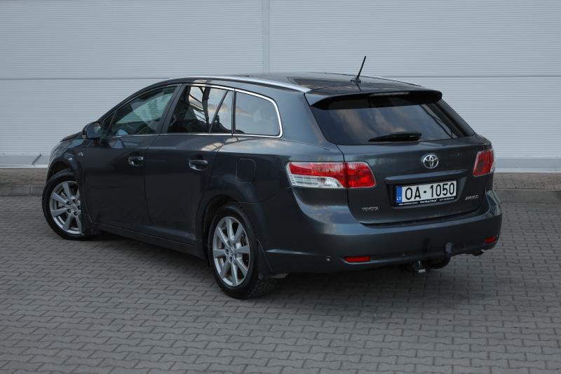 Toyota - Avensis - pic5