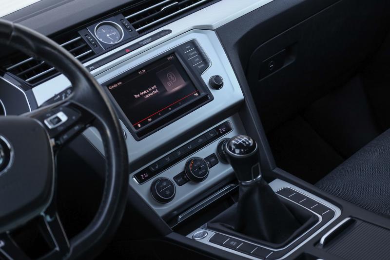 Volkswagen - Passat - pic13
