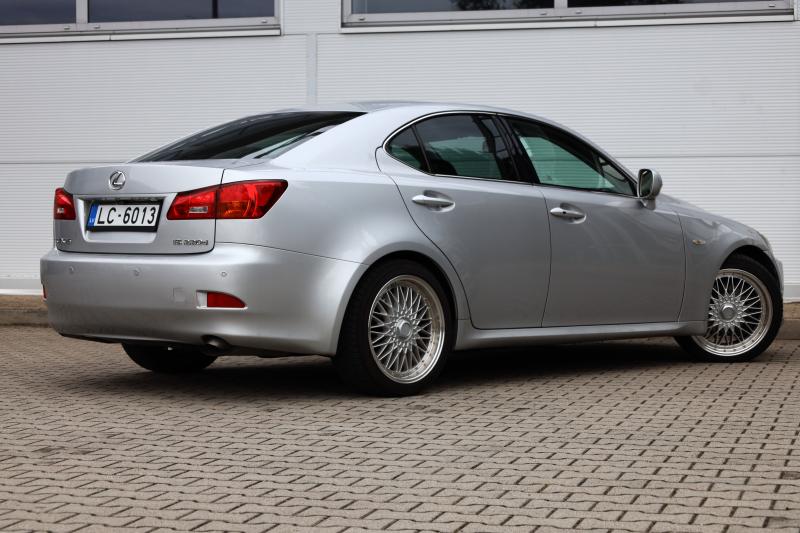 Lexus - IS 220 - pic6
