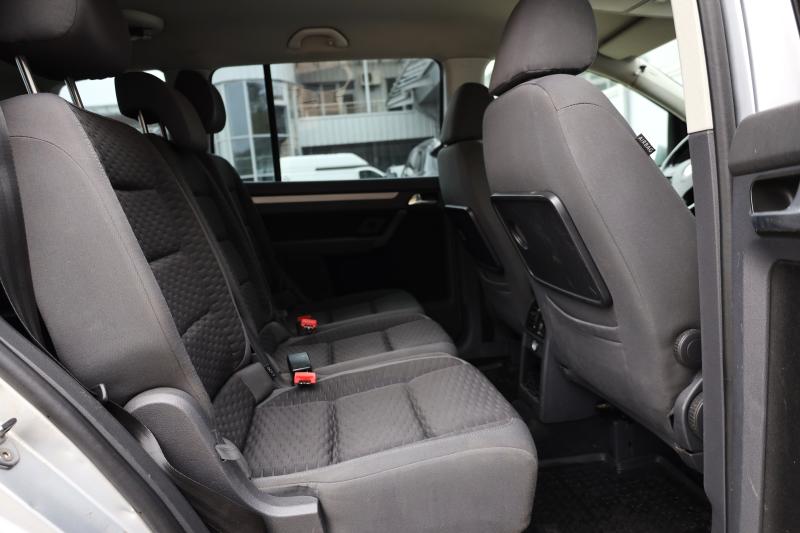 Volkswagen - Touran - pic9