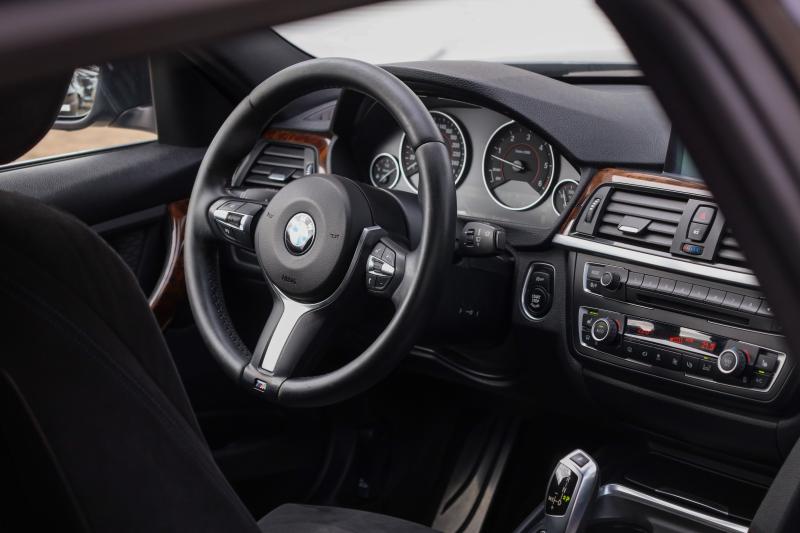 BMW - 330 - pic19