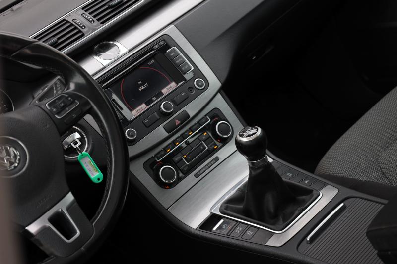 Volkswagen - Passat - pic12