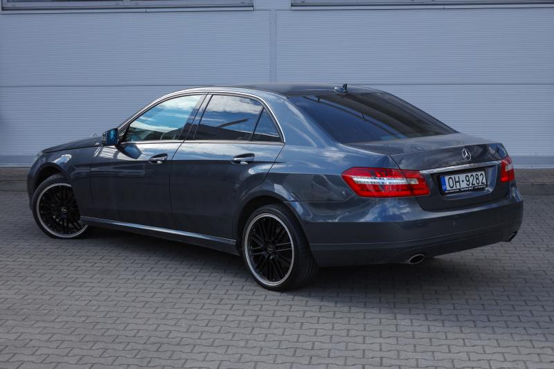 Mercedes-Benz - E300 - pic6