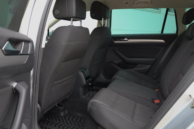 Volkswagen - Passat - pic14