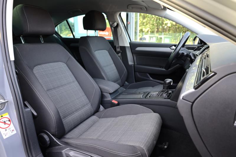Volkswagen - Passat - pic16