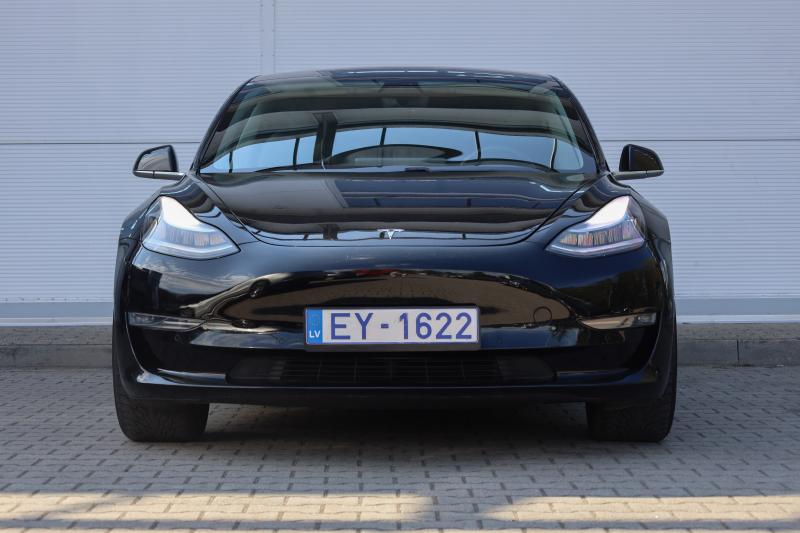Tesla - Model 3 - pic2