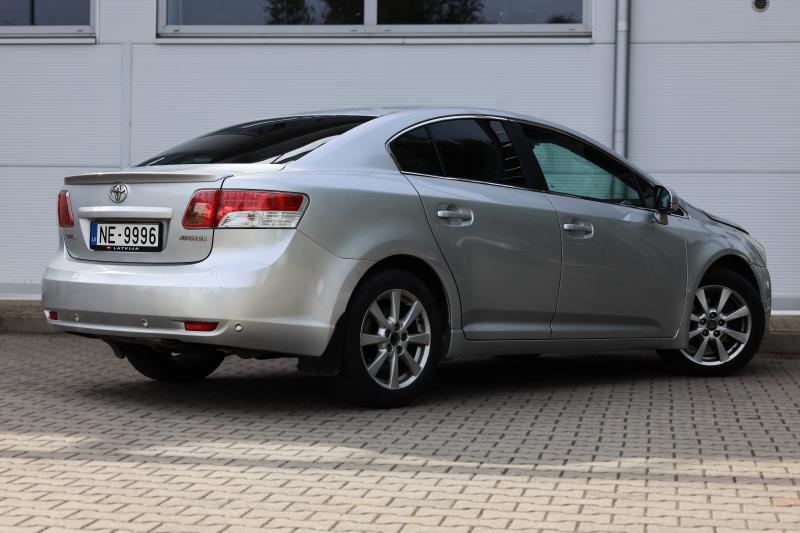 Toyota - Avensis - pic5