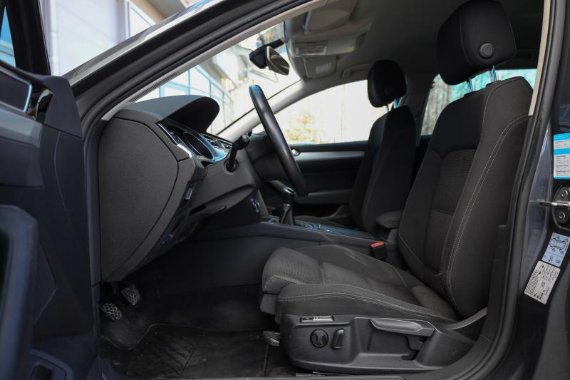 Volkswagen - Passat - pic10