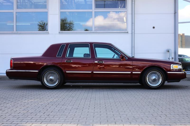 Lincoln - Town Car - pic13