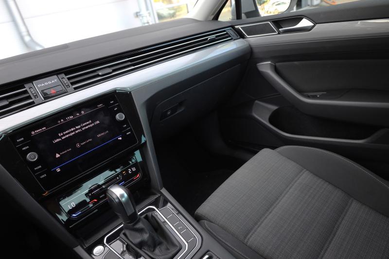 Volkswagen - Passat - pic10