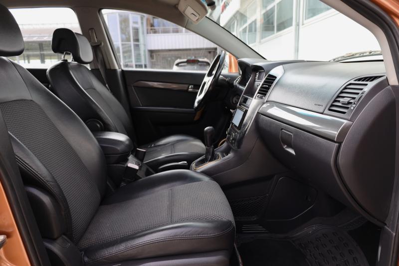 Chevrolet - Captiva - pic11