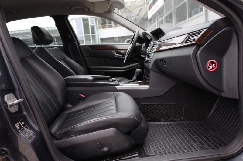 Mercedes-Benz - E200 - pic12