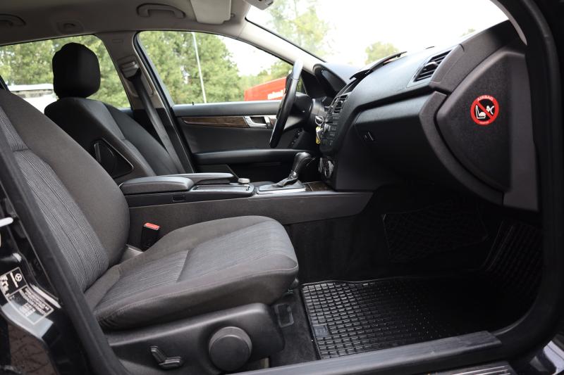 Mercedes-Benz - C220 - pic12