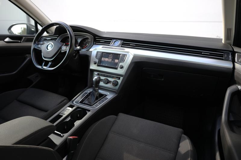 Volkswagen - Passat - pic10