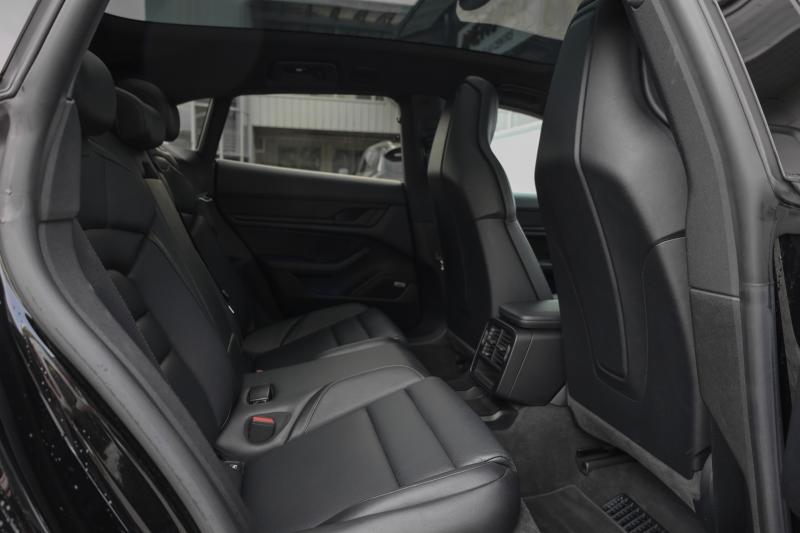 Porsche - Taycan - pic24