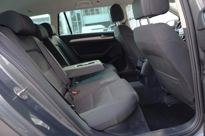 Volkswagen - Passat - pic14